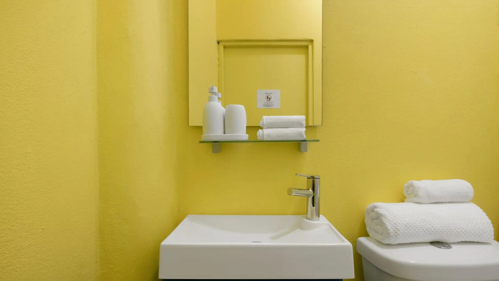 Artistic One-Bedroom Garden Apartment In Sj Mm9 San Juan