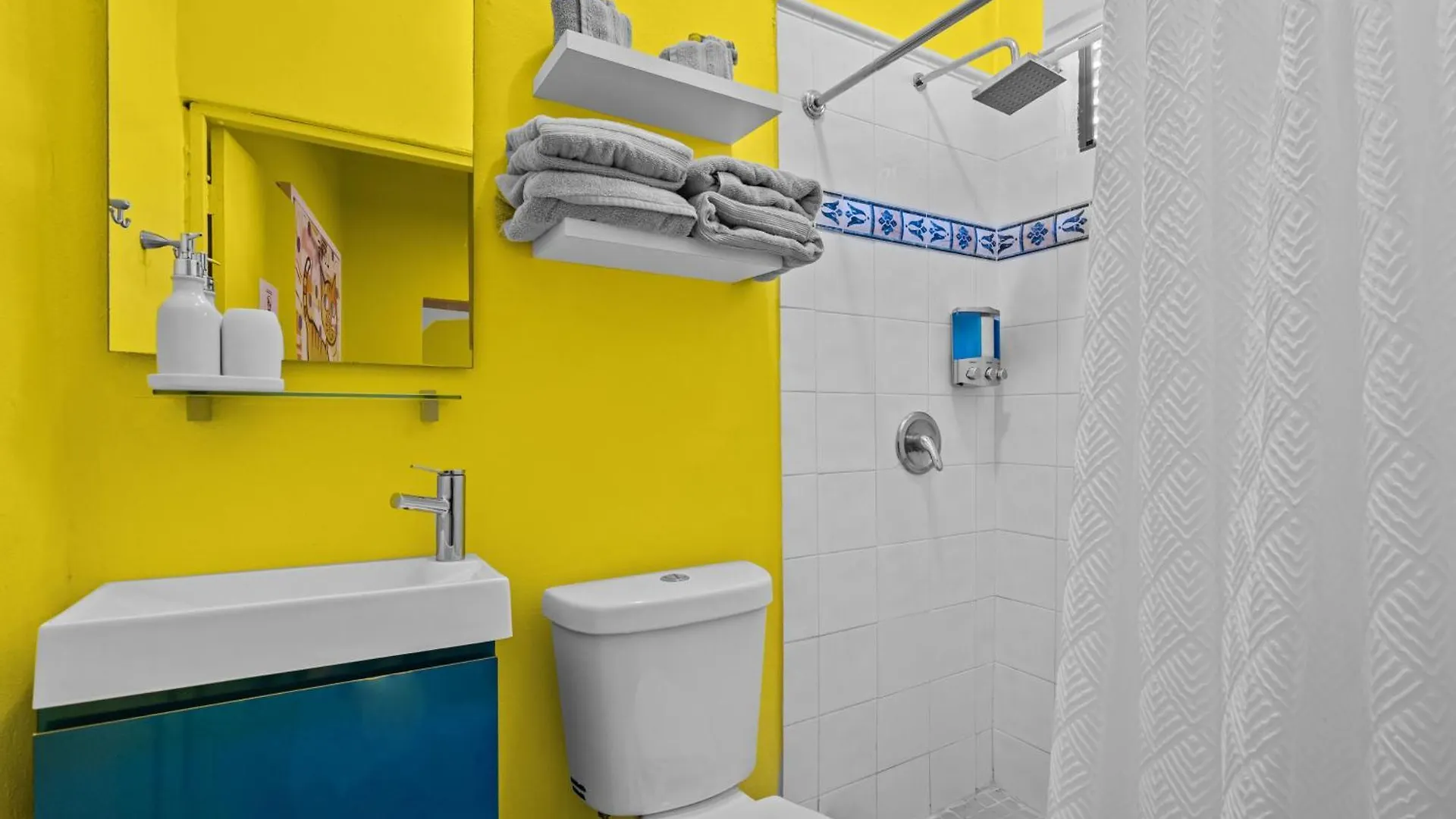 Artistic One-Bedroom Garden Apartment In Sj Mm9 San Juan 0*,